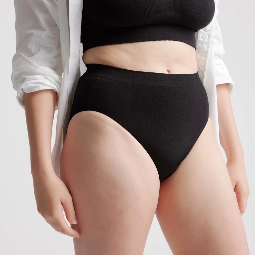 Quince Smoothing Comfort High waisted Brief in Black Size Medium b43